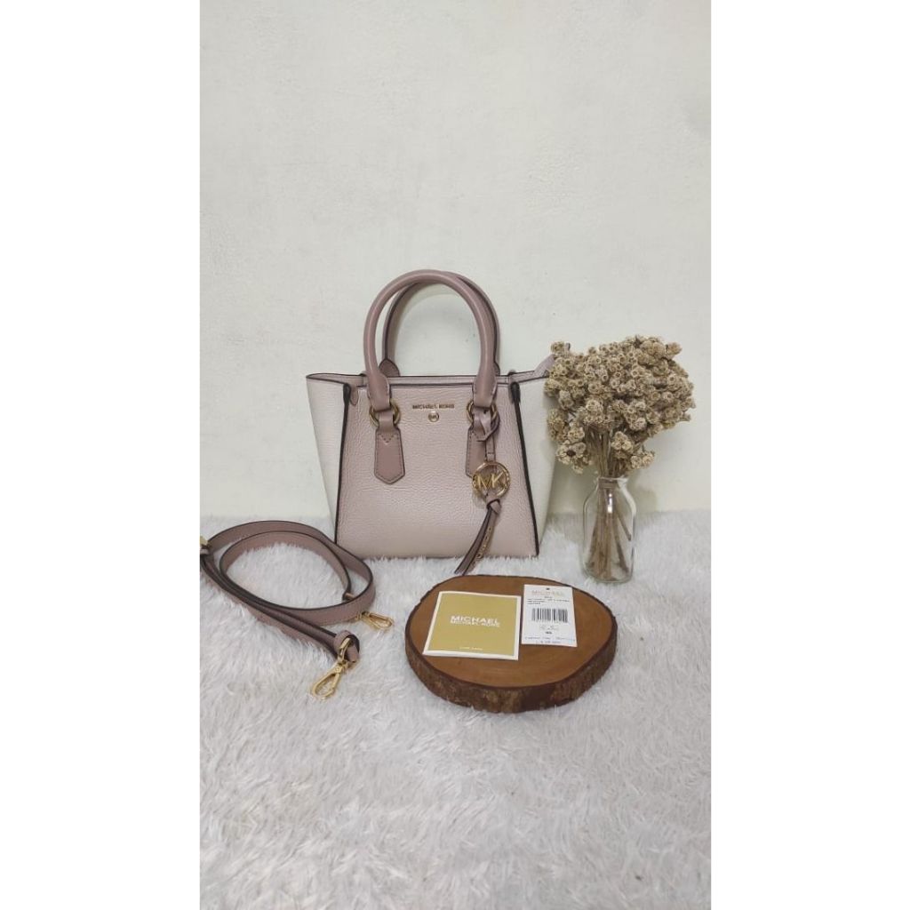 Preloved MICHAEL KORS Signature Kris Small Satchel Vanila Acorn