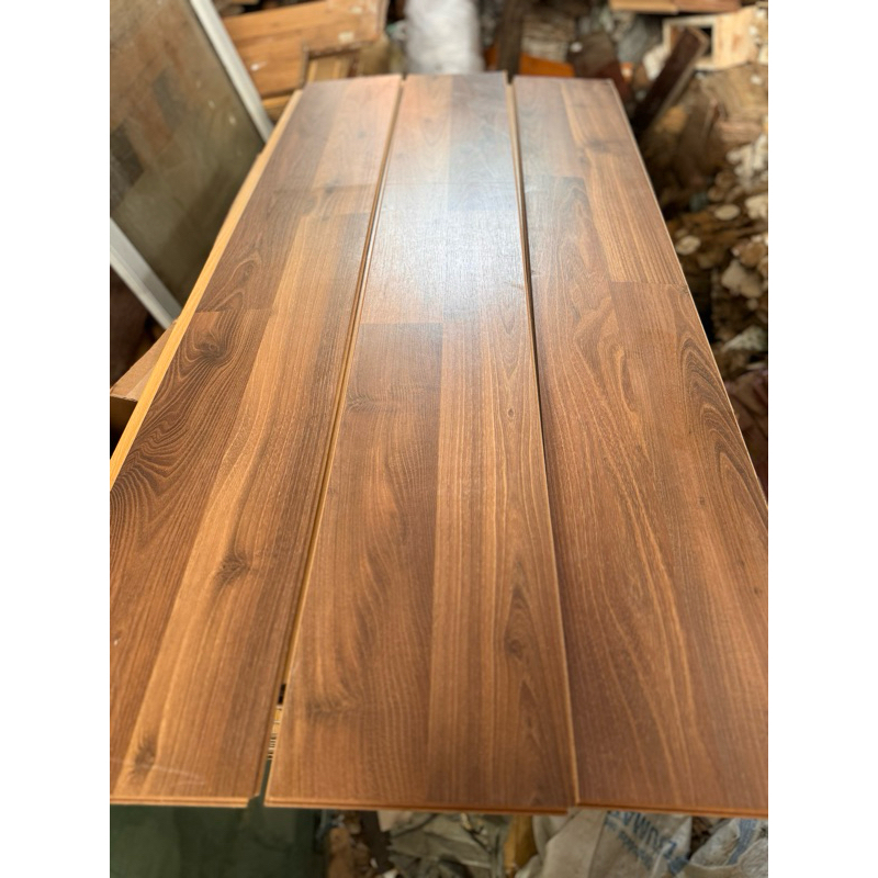 VINYL LANTAI / SPC FLOORING / PARKET / LAMINATE BEKAS