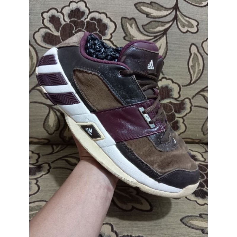 ADIDAS BASKETBALL REGULATE