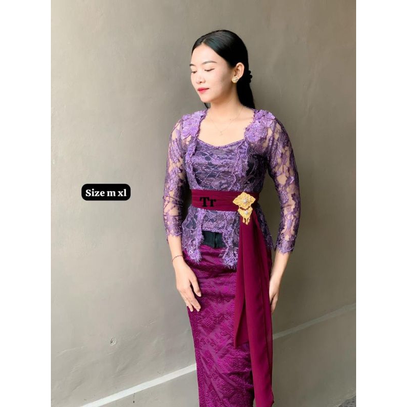 Kebaya metalik payet bunga