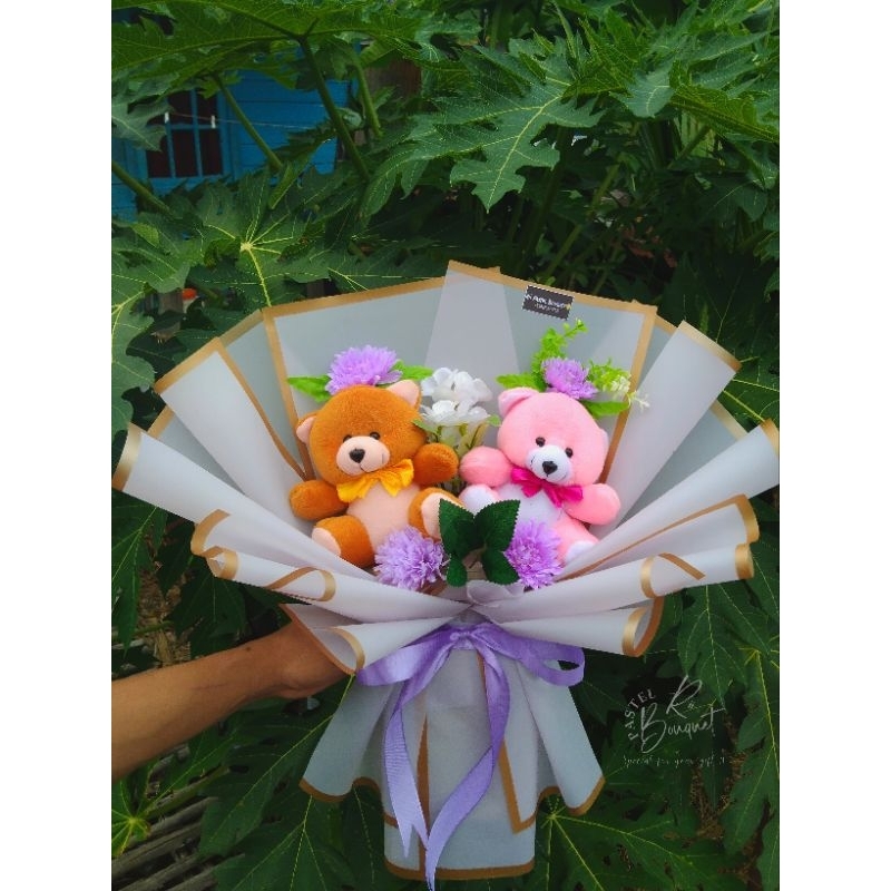 Pencarian Buket boneka couple + Bunga artificial buket boneka buket uang buket kado buket wisuda buk
