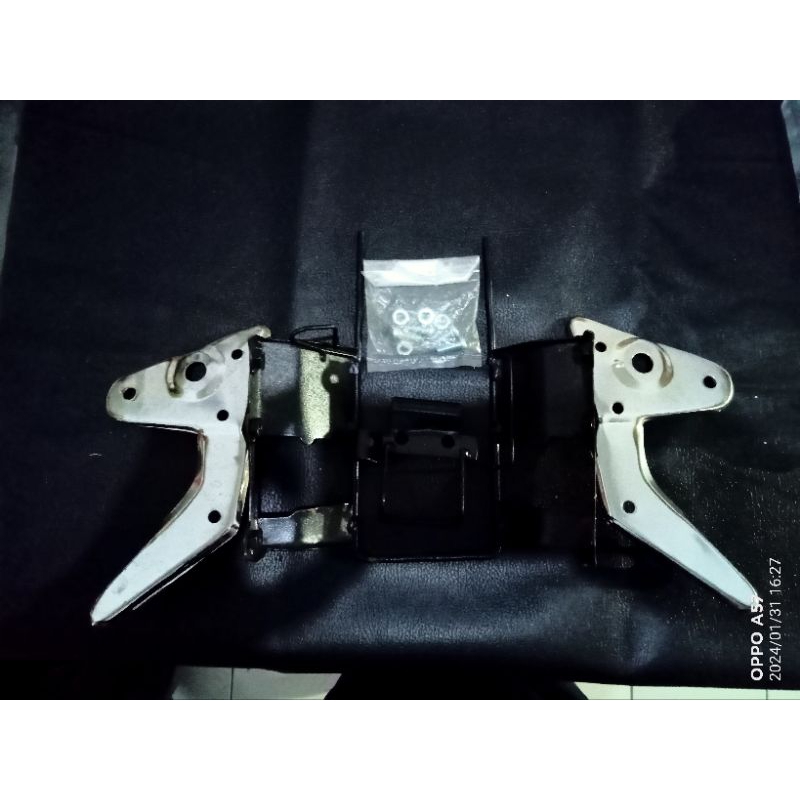 dudukan/bracket lampu depan RX king new