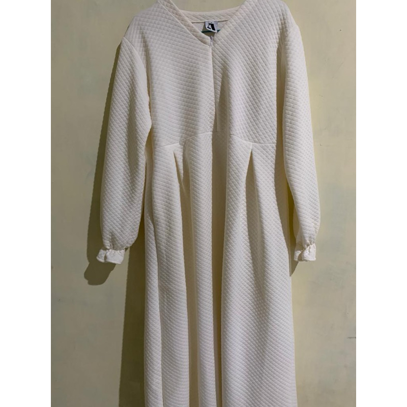 Kyo dress by aqsamodestwear//preloved