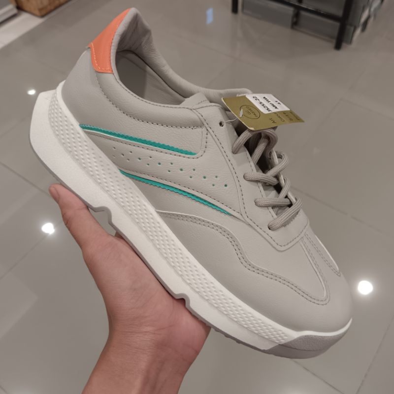 sepatu sneaker pria yongki komaladi original matahari