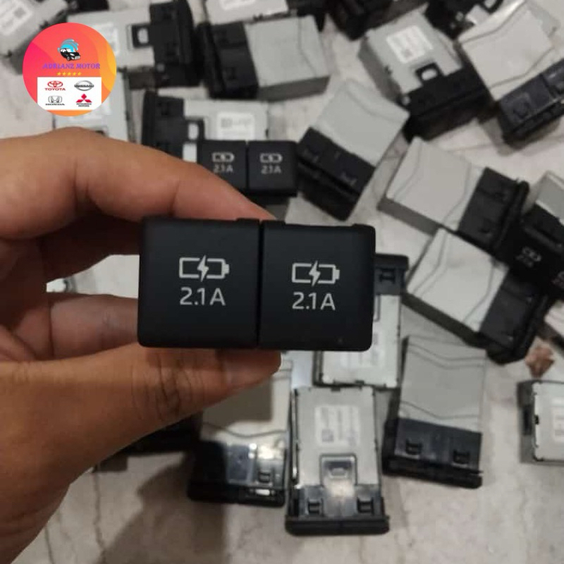 Soket Socket Usb Charger Avanza Veloz Xenia 2022 Original