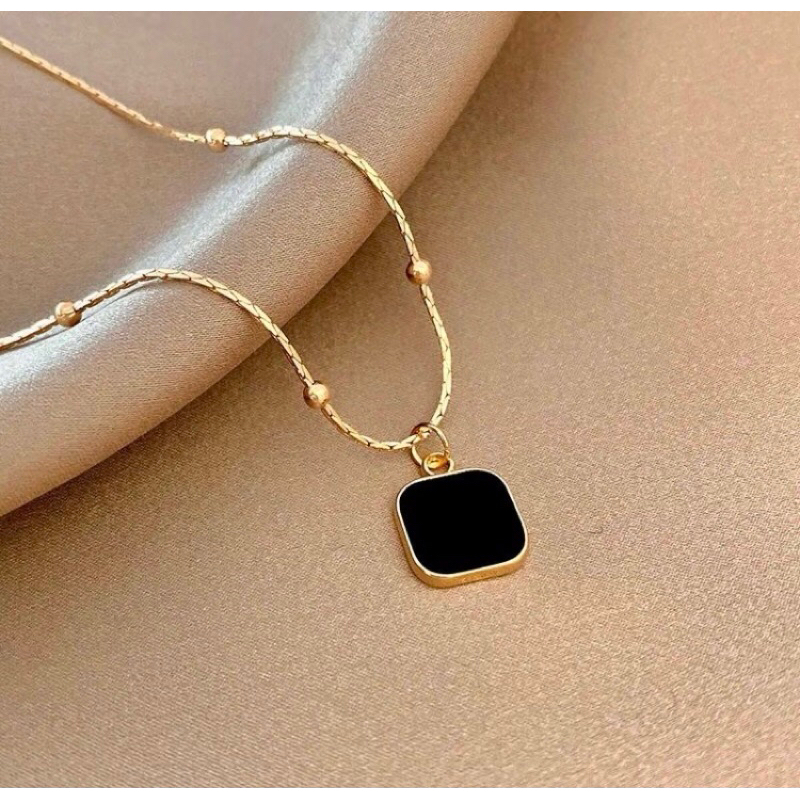 Kalung titanium Biji Lada Liontin Persegi hitam