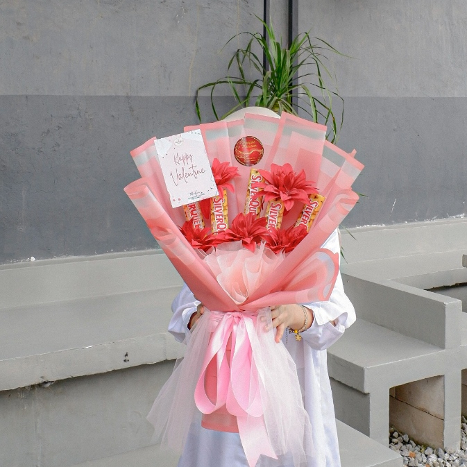 

BOUQUET SILVERQUEEN / BUKET SILVERQUEEN / BUKET COKLAT / BOUQUET COKLAT BUKET MAKASSAR BOUQUET MAKASSAR
