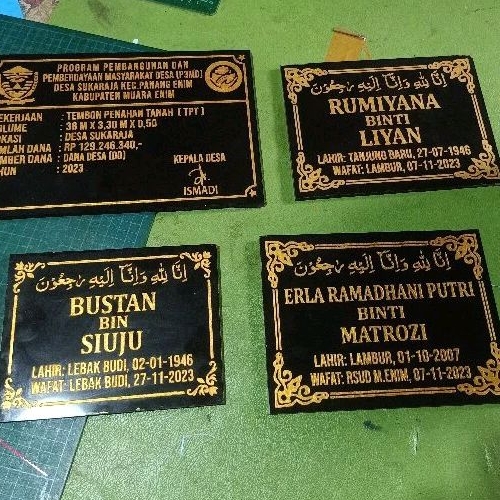 Batu Nisan dan Prasasti