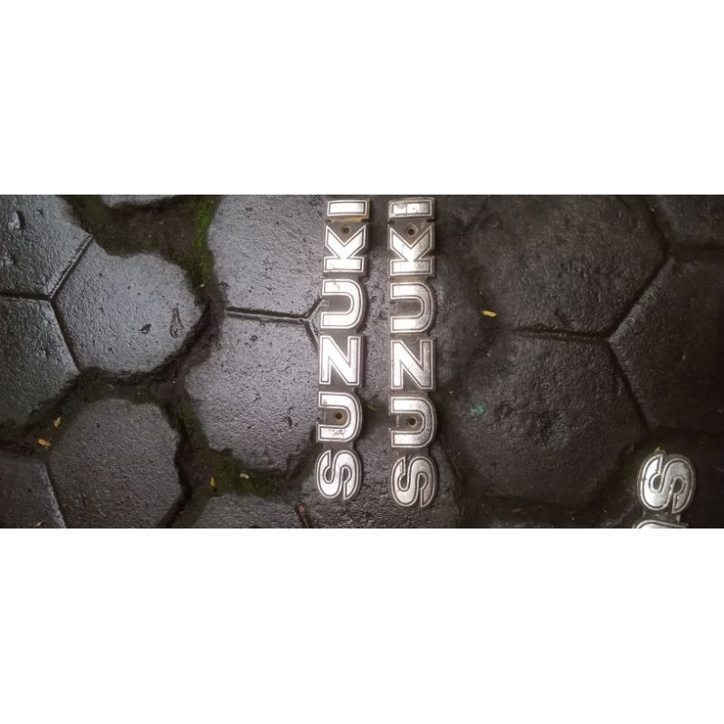 emblem tangki Suzuki trs