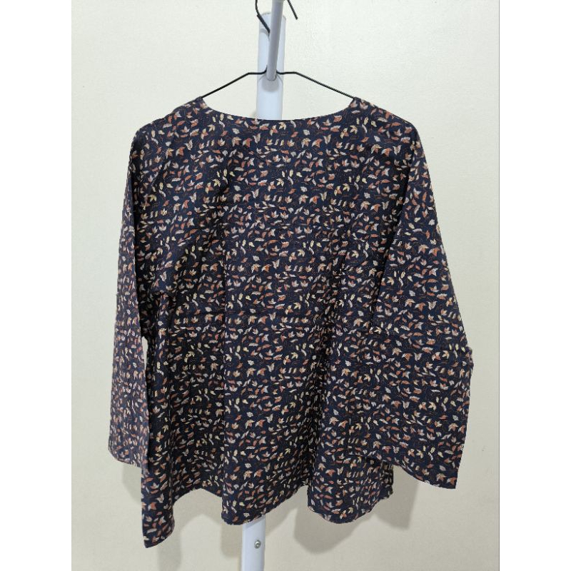 Pakaian Wanita Atasan Batik Uniqlo size M (2 produk)