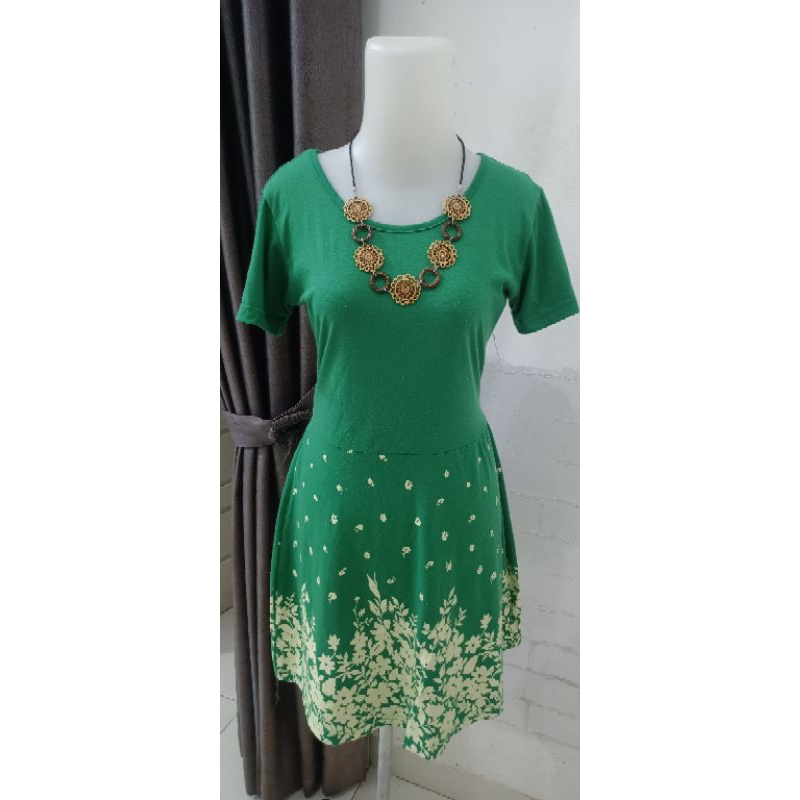 pl Midi dress hijau bunga Cantik