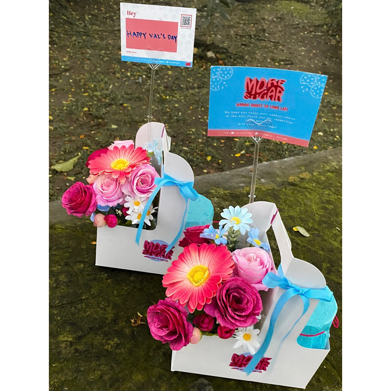 

VALENTINE HAMPERS | blooming box and cookie jar from @more_sugar.co