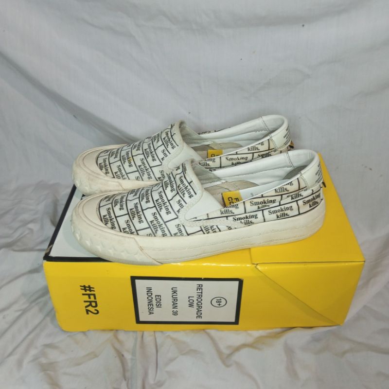 Compass Slip On FR2 Smoking Kills