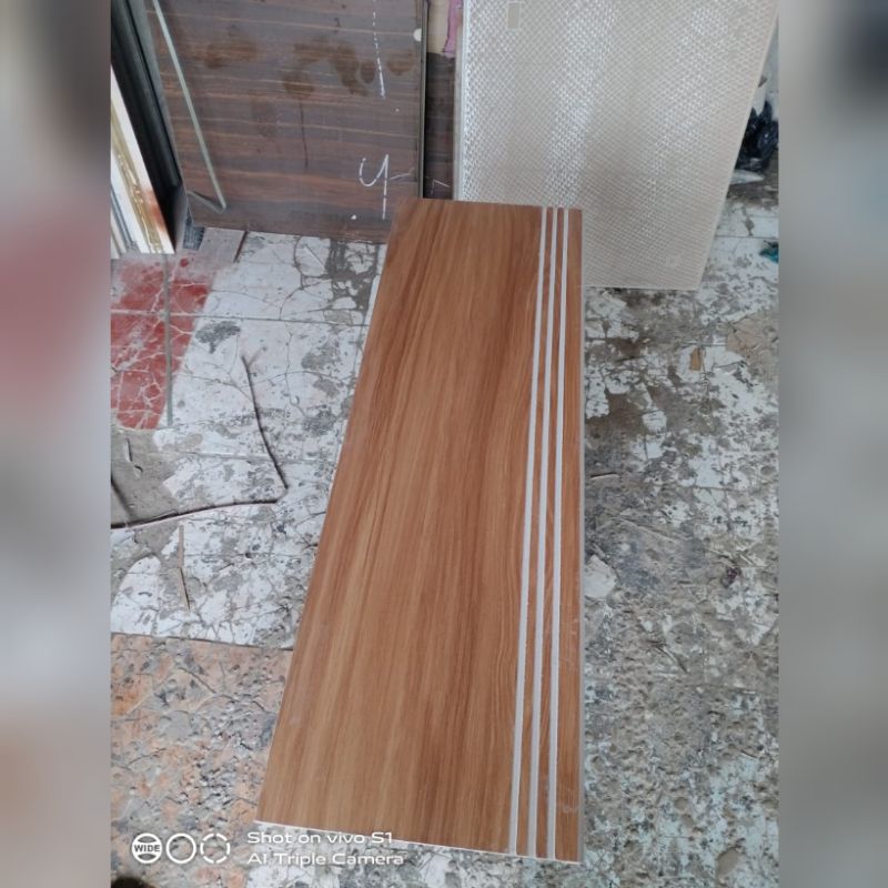 GRANIT/KERAMIK ANAK TANGGA 30X90 20X90 MOTIF KAYU REQUEST UKURAN