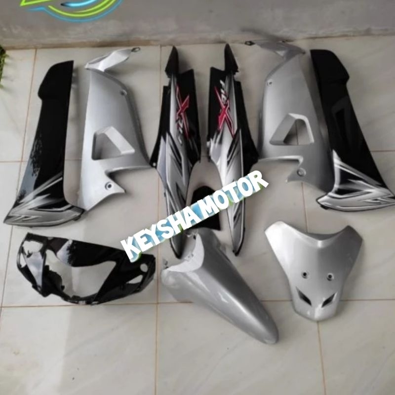 COVER FULL BODY HALUS SUPRA FIT X FIT NEW 2008 HITAM SILVER