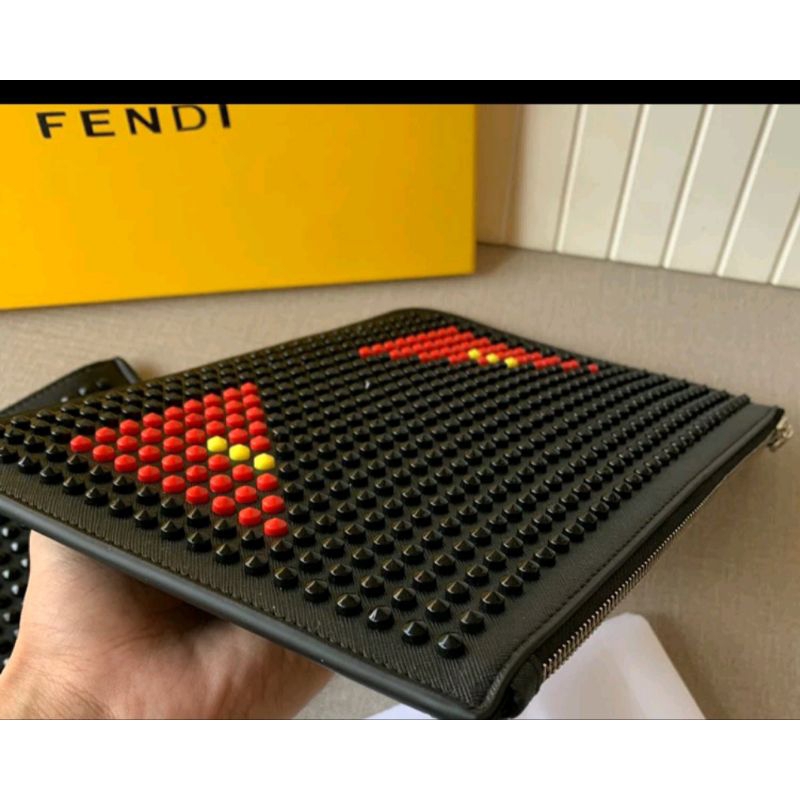 Fendi tas tangan clutch