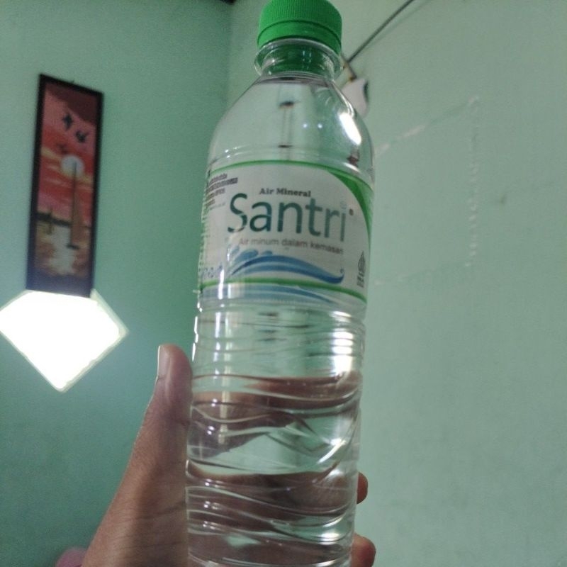 

Air Mineral Santri q, Doanya para santri di dalam Air kemasan botol.