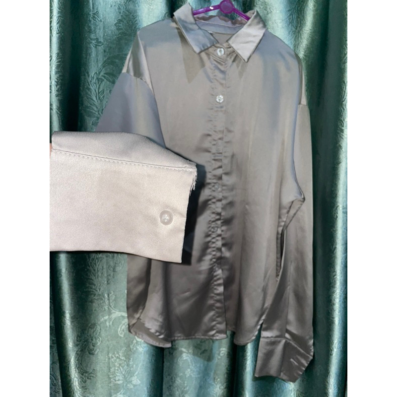 PRELOVED KEMEJA SATIN