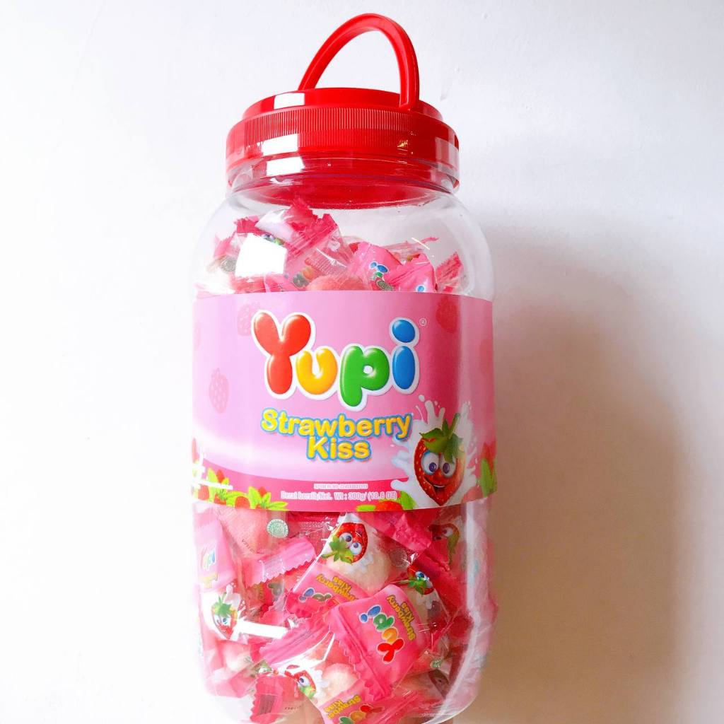 

Permen Yupi Strawberry Kiss Toples 300gr