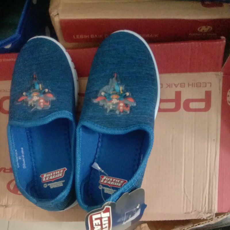 sepatu anak original justice