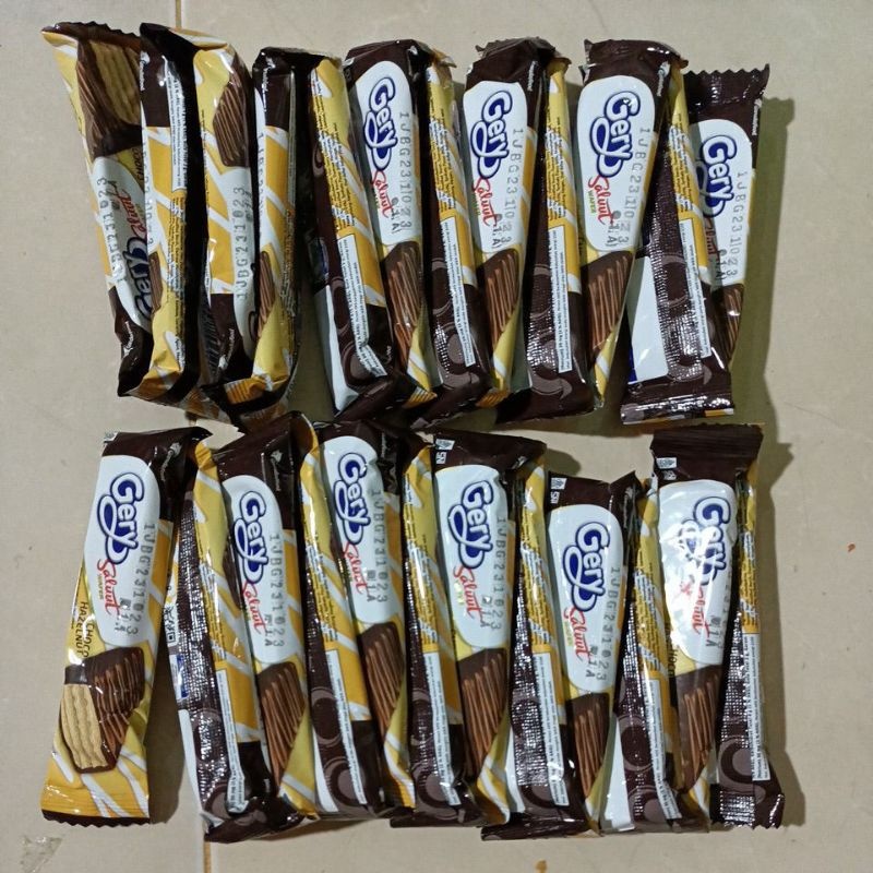 

GERY SALUT WAFER RENTENG 24x6gr GERY SALUT