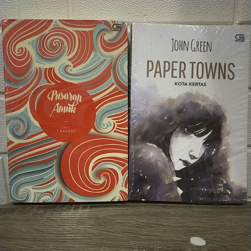 Novel Paper Towns - John Green & Novel Pusaran Amuk - Zaky Yamani