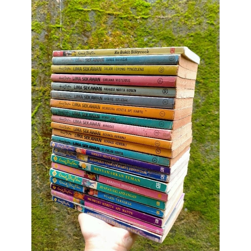 ENID BLYTON LIMA SEKAWAN