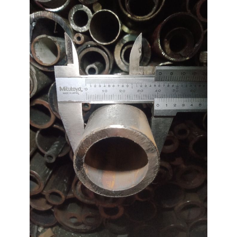 pipa besi seamless od 40mm id 30mm tebal 5mm panjang 20cm