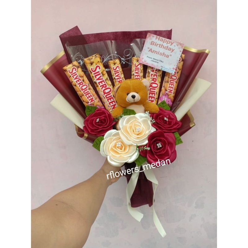 

Buket bunga + coklat Silverqueen 58gr x6