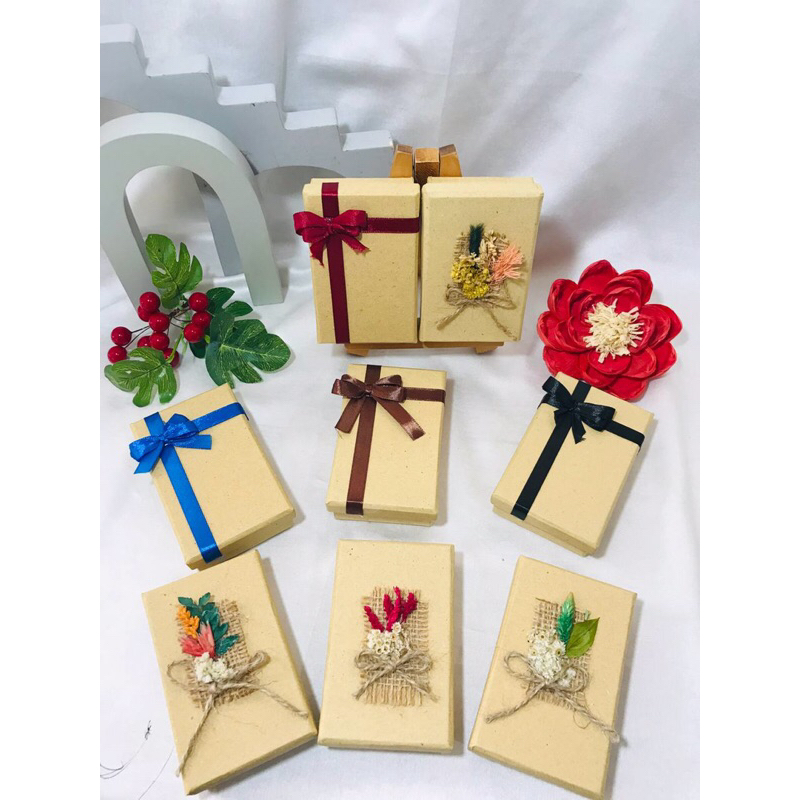 

MINI GIFT BOX KEMASAN KOTAK KADO DENGAN BUNGA KERING PREMIUM KADO EMAS BOX LM ANTAM MINIGOLD