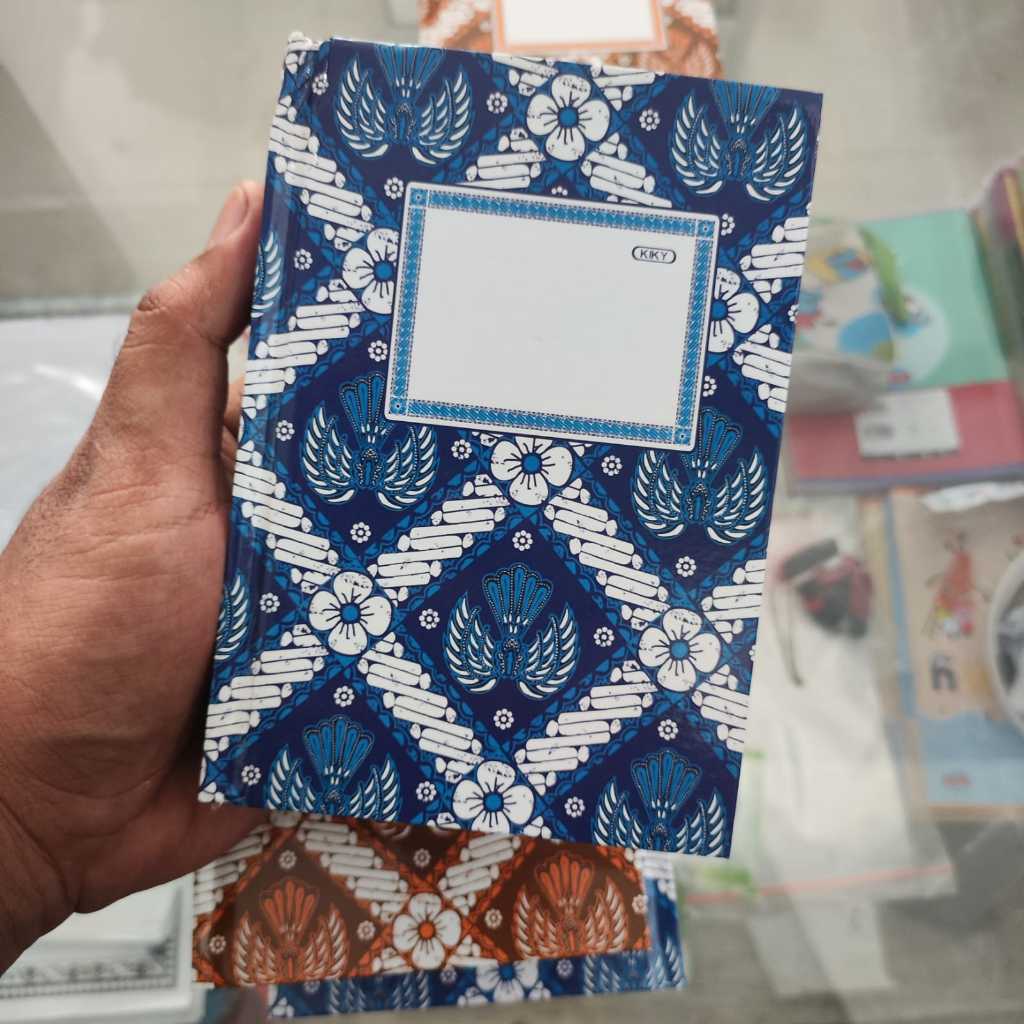 

Buku Hardcover Oktavo (A6) merk KIKY isi 300 lembar