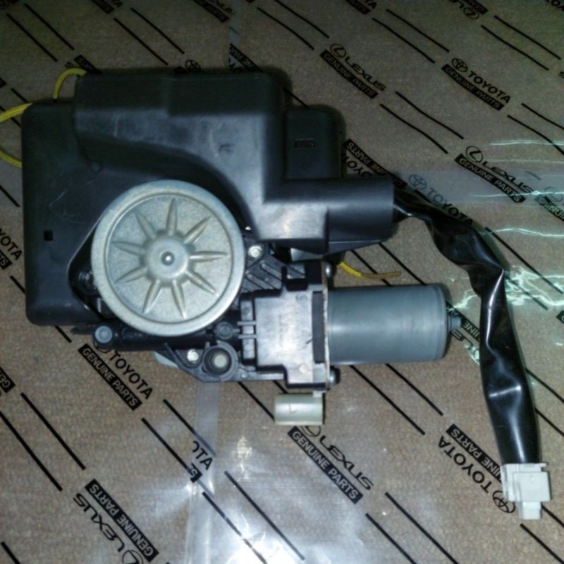 DOOR LOCK BAGASI TOYOTA FORTUNER VRZ, INNOVA REBORN. ORIGINAL