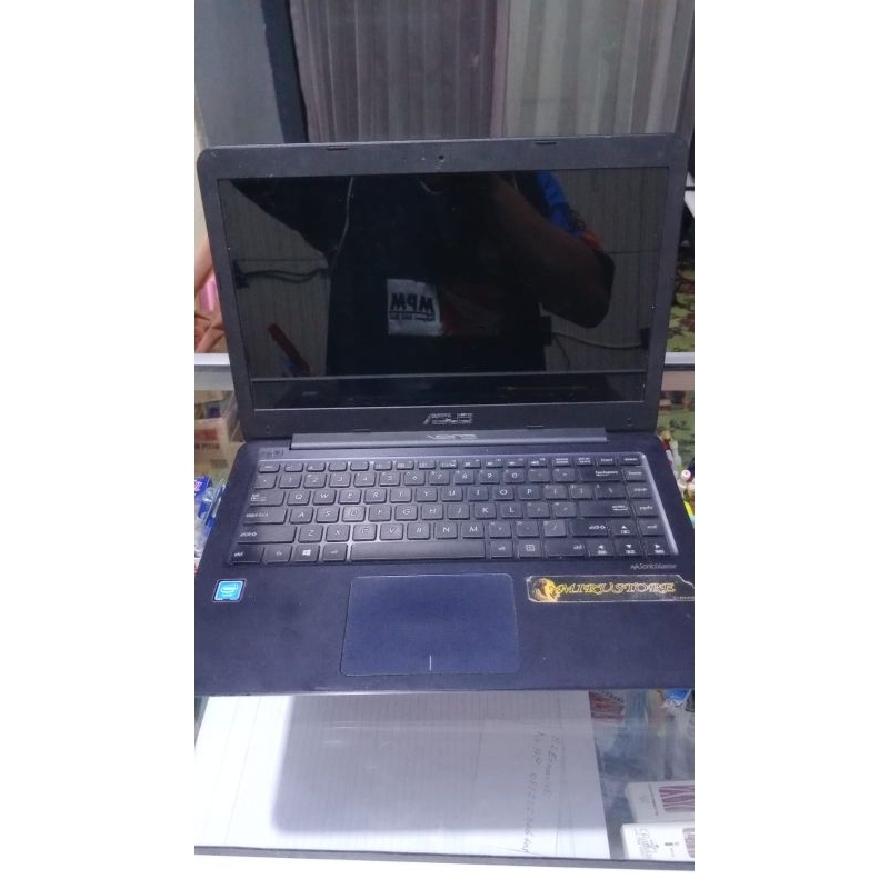 laptop ASUS tipe E402S (bekas)