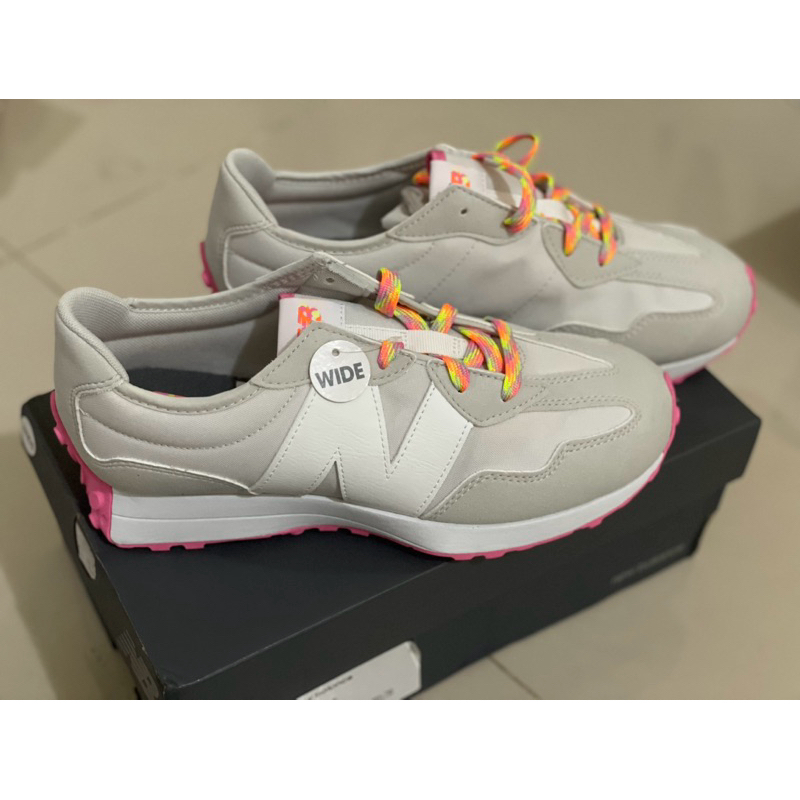 NB 327 light grey/pink size 40/25cm. BNWB. NBU.