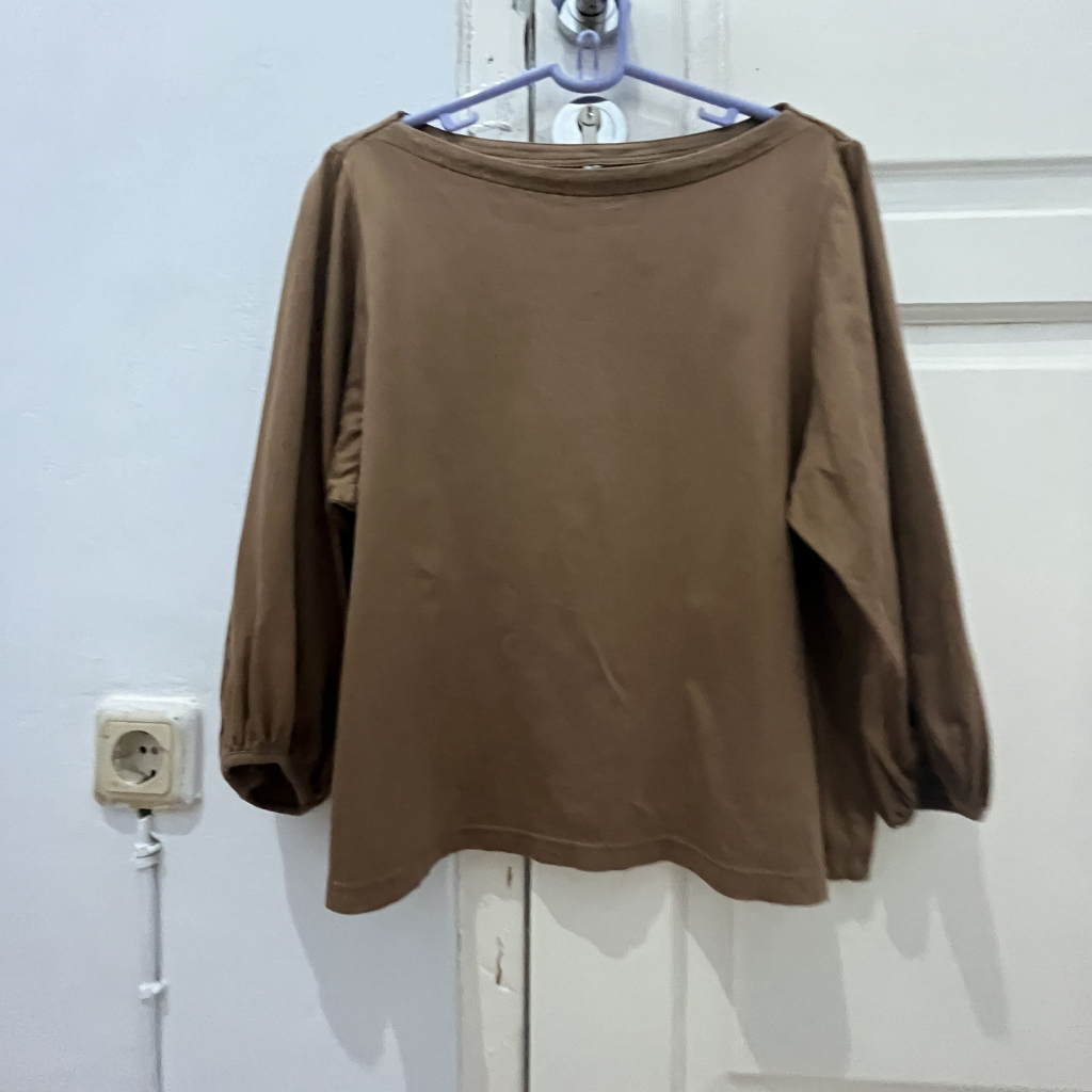 Preloved Uniqlo Blouse Wanita