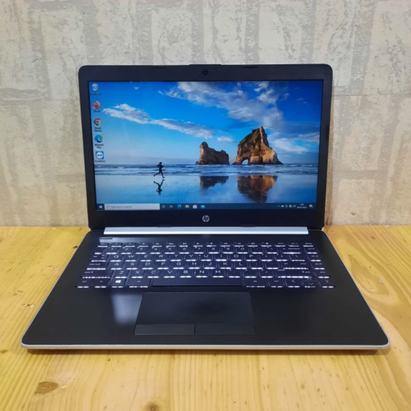 Laptop Hp 14s - cm0095AU Amd E2 - 9000e Gen 7Th Ram 4Gb SSD 256Gb Vga Amd Radeon R2 Windows 10 Super