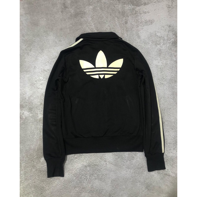 tc Adidas big logo
