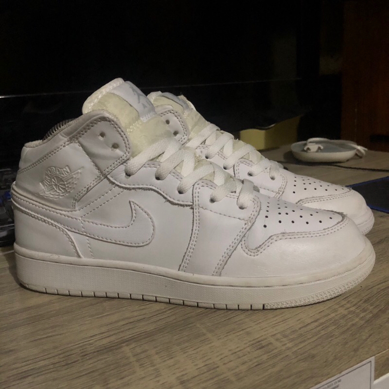 AJ1 Retro Mid “Triple White” (upc tembus)