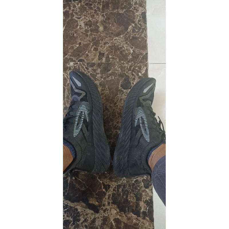 sepatu 910 nineten geist ekiden hitam bekas second full black 43