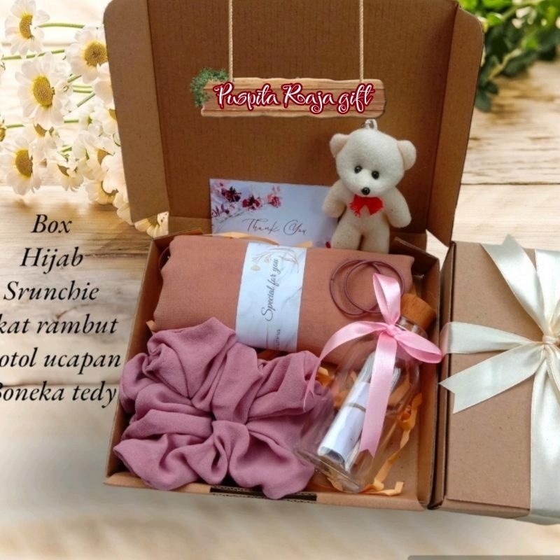 

Hampers Gift Box Kado Ultah Cewek Anniversary Graduation