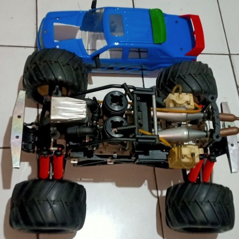 kyosho giga crusher df engine kyosho monster truck 1:8 kyosho giga crusher twin nitro engine rc nitr