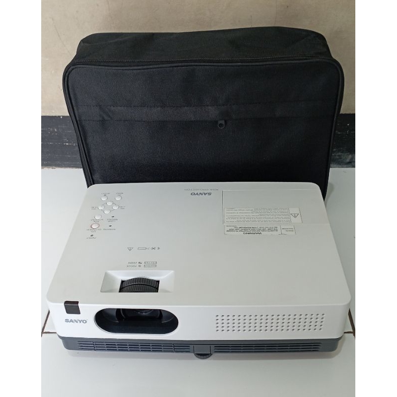 proyektor second/bekas sanyo plc-xw200 murah normal bergaransi