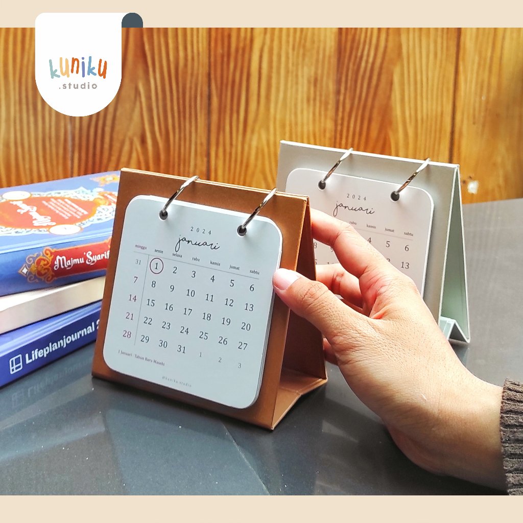 

Desk Calendar 2025 by kuniku