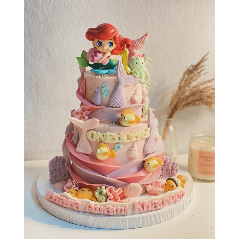 

custom cake tema mermaid/mermaid cake/kue ulang tahun anak tema mermaid/ cake anak 2 tingkat mermaid/mermaid cake