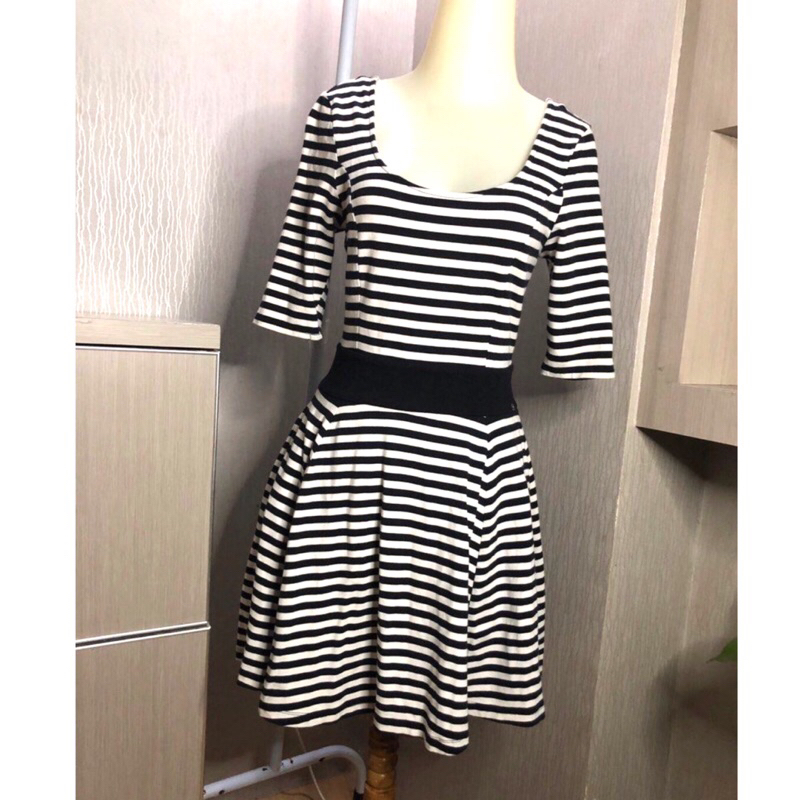 Guess stripe dress looks new