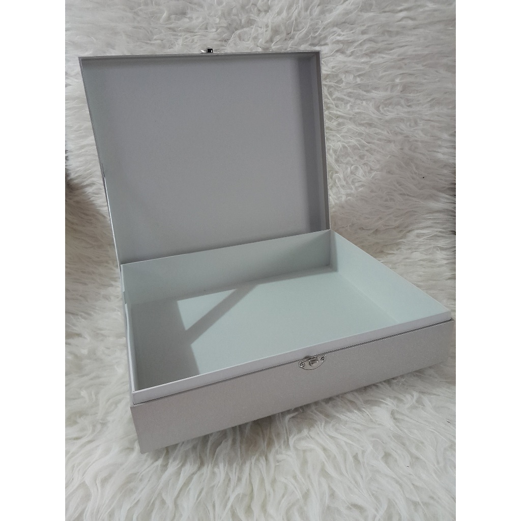 

Box Kotak Berkunci uk 36x31x8 / Gift Box Kotak variasi kunci / Kotak Kado Hadiah / Hadiah Kotak Kado / Box Hampers Hardbox murah / Hardbox