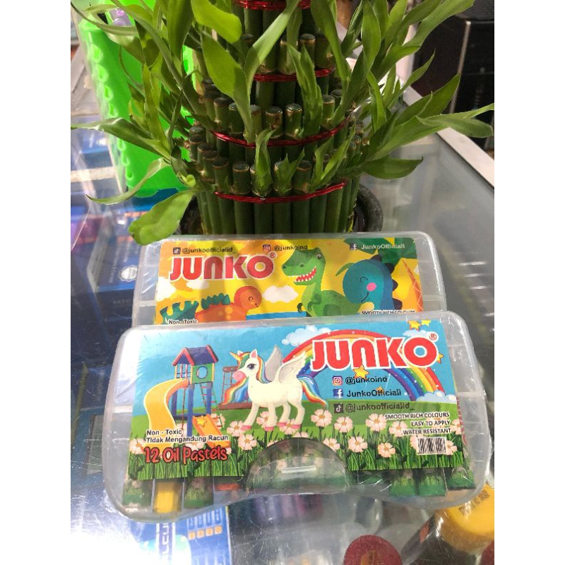 

Crayon 12 Warna Junko