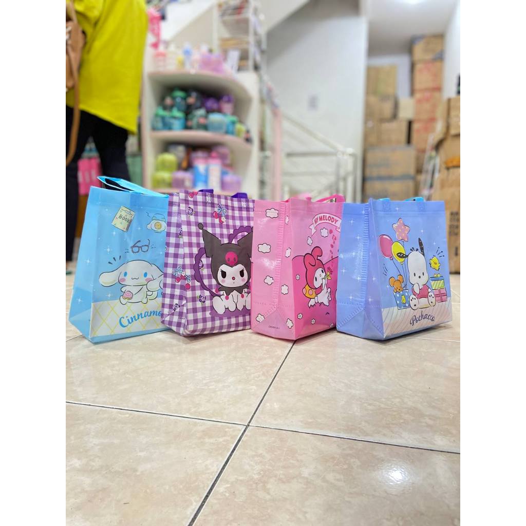 

GOODIE BAG SANRIO / TAS KANTONG KARAKTER ANTI AIR