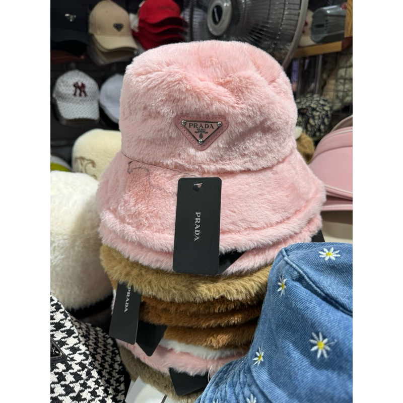 Topi bucket bulu pink prada import bkk kualitas premium