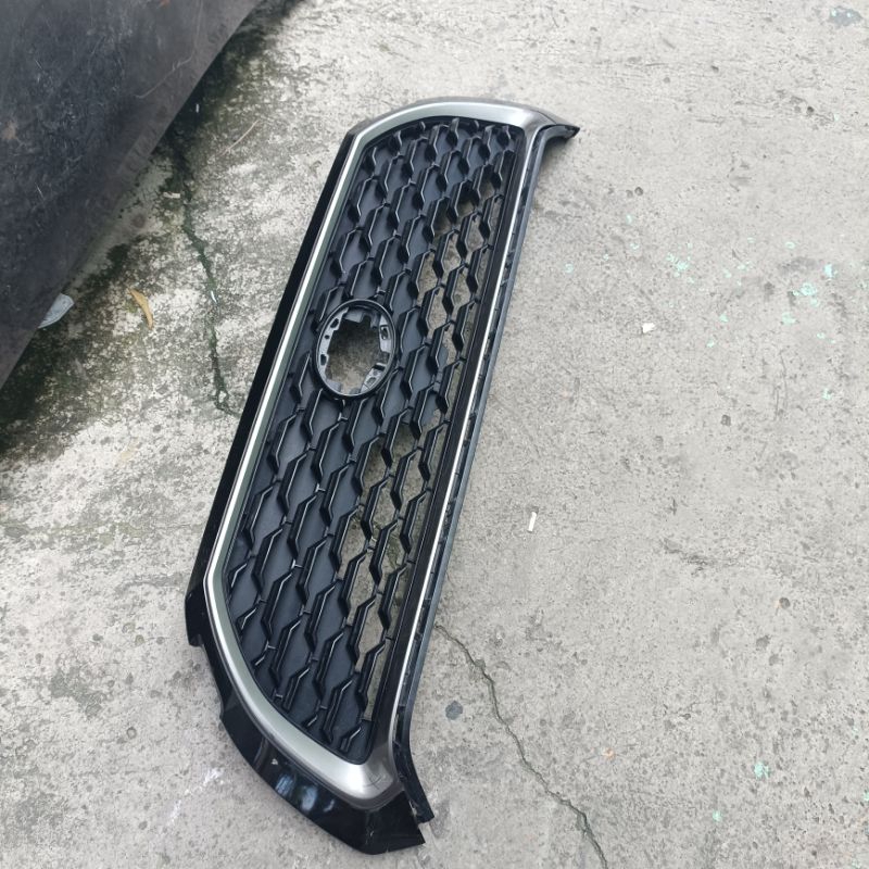 grill toyota corolla cross original ready stock